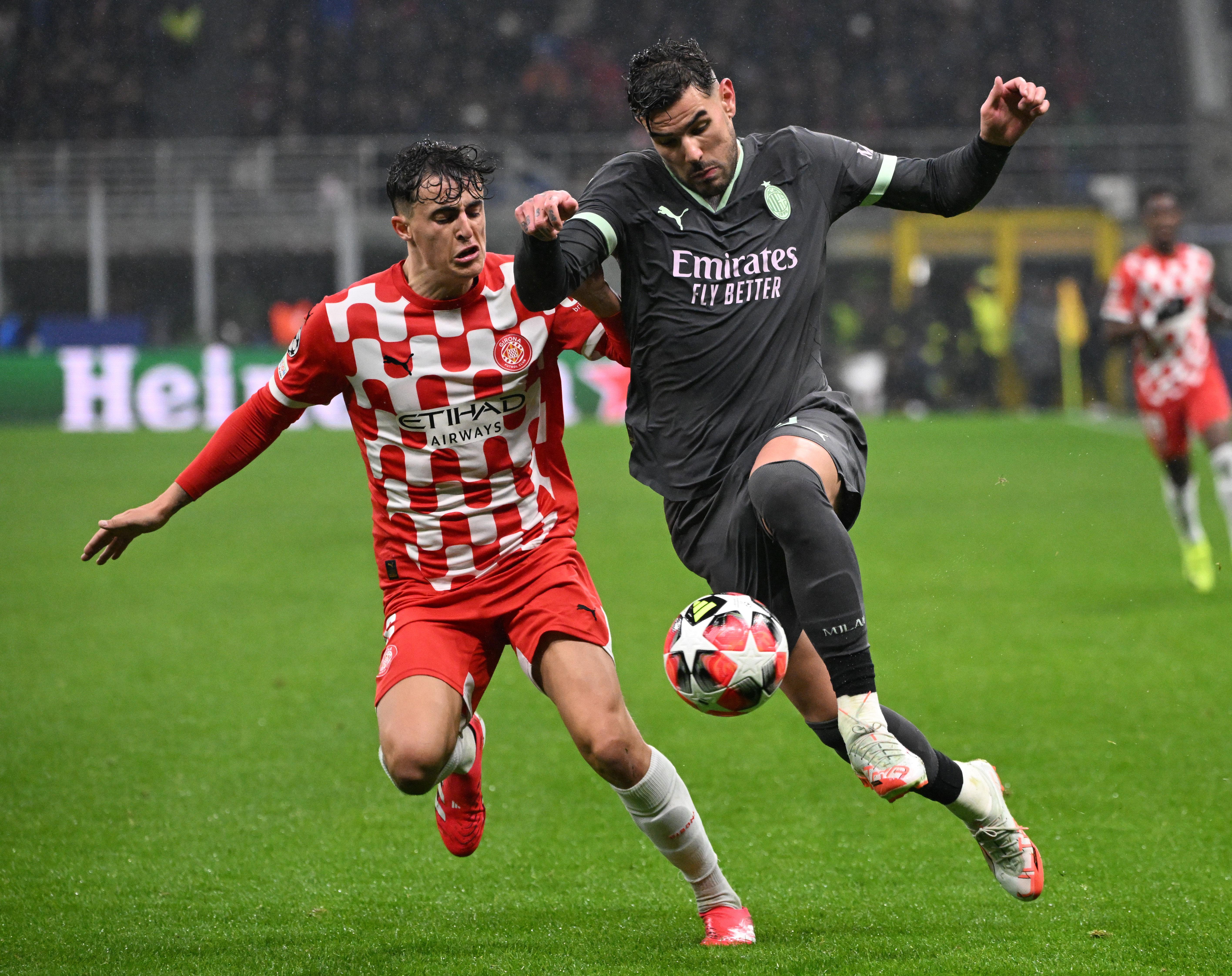 包含AC米兰后卫阻止对手攻势，被誉为无冕之王的词条